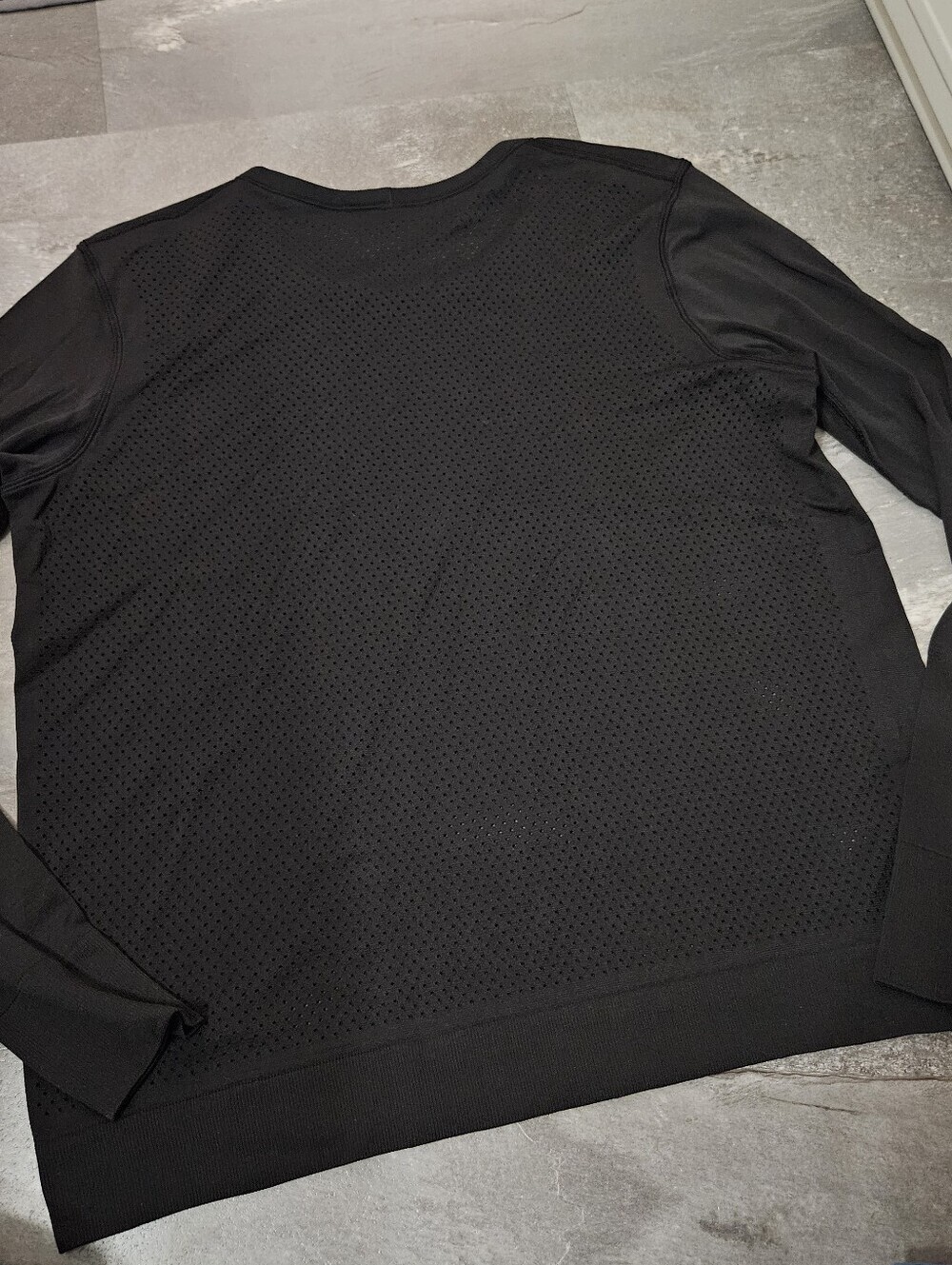 Lululemon Breeze By Long Sleeve Shirt. Black. Oversized Loose Fit. Size 10. - Picture 4 of 7